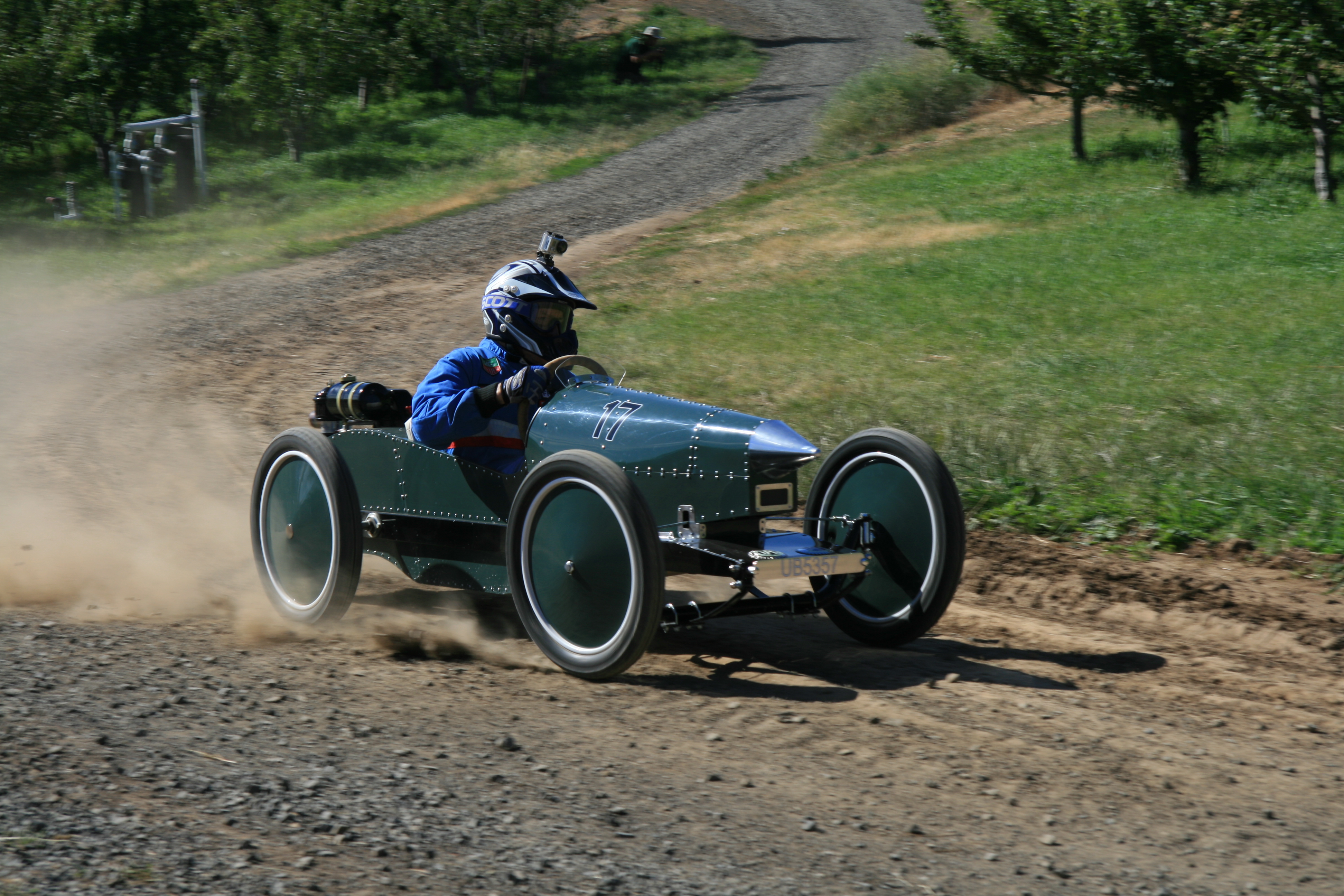 racing-up-the-hill-tieton-2014.jpg